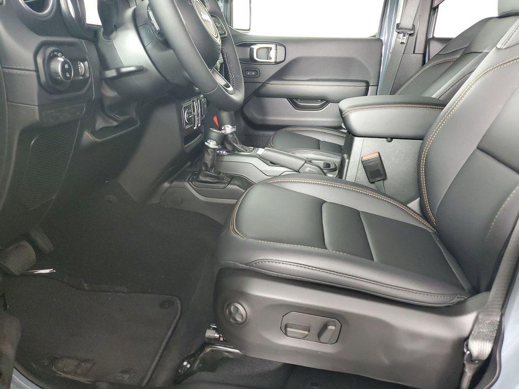 new 2025 Jeep Gladiator car, priced at $47,285