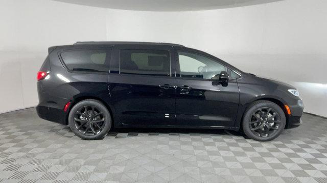 new 2025 Chrysler Pacifica car, priced at $52,545