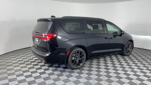 new 2025 Chrysler Pacifica car, priced at $52,545
