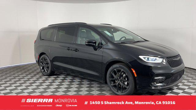 new 2025 Chrysler Pacifica car, priced at $52,545