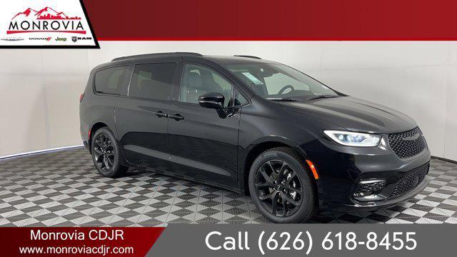new 2025 Chrysler Pacifica car, priced at $52,545