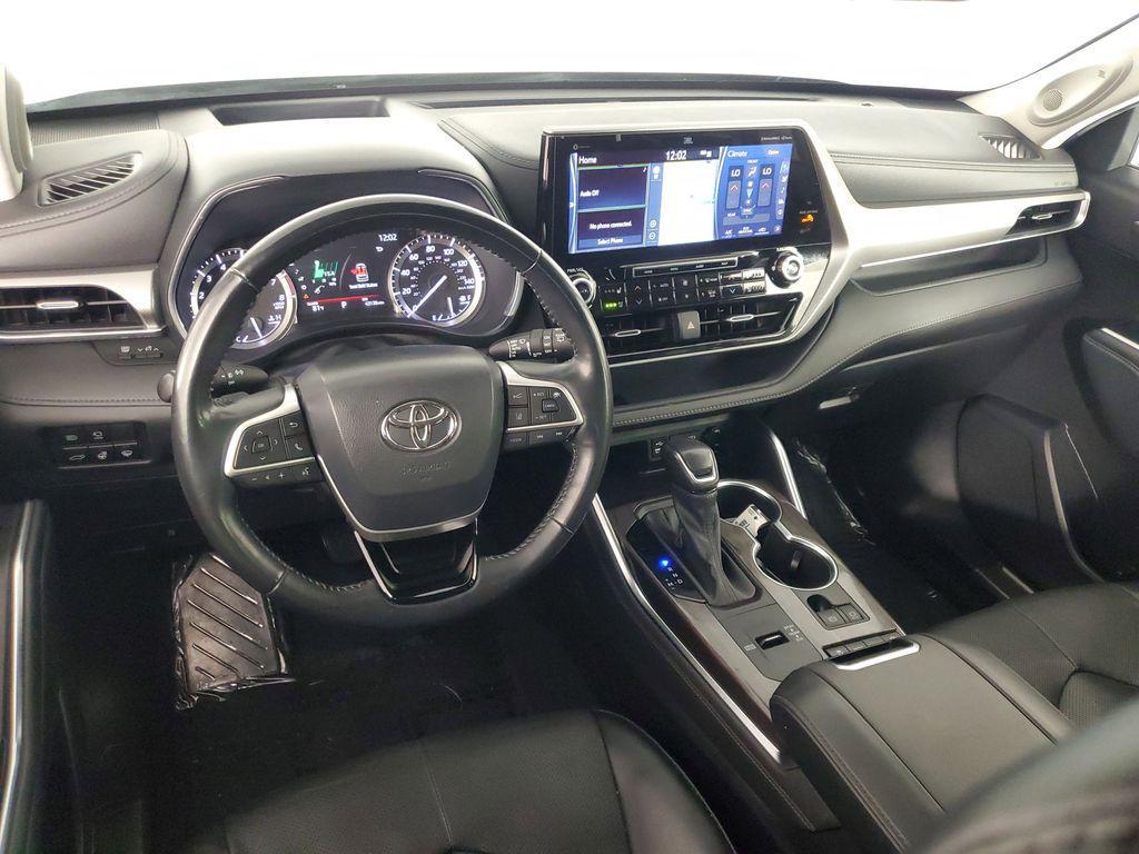 used 2022 Toyota Highlander car, priced at $36,550