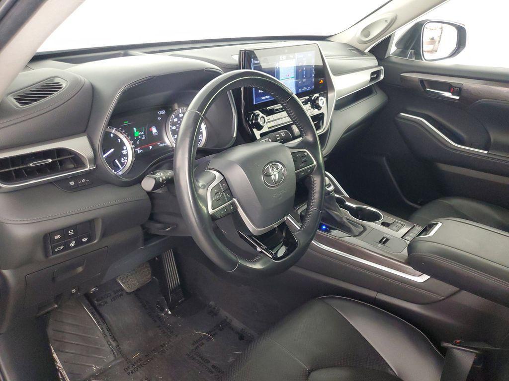 used 2022 Toyota Highlander car, priced at $36,550