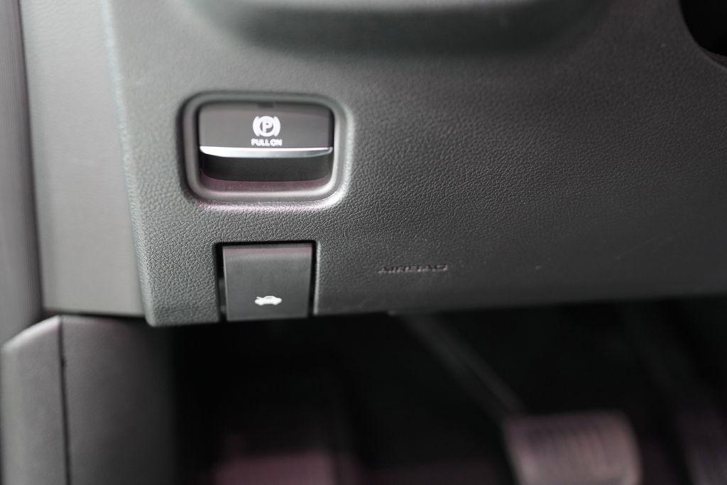 used 2025 Jeep Grand Cherokee car, priced at $30,850
