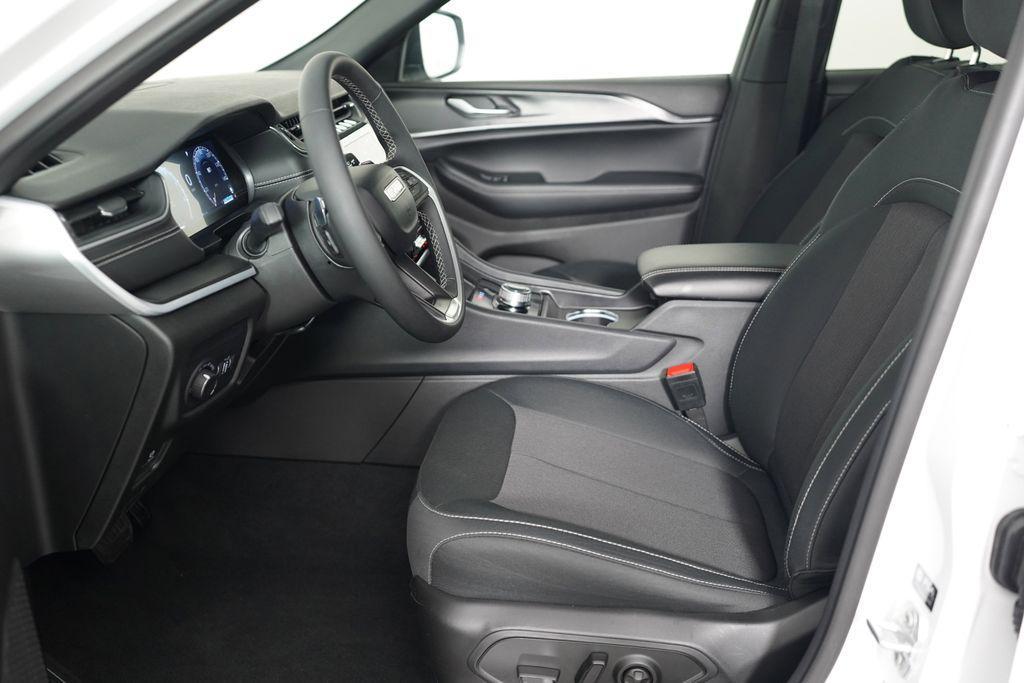 used 2025 Jeep Grand Cherokee car, priced at $30,850