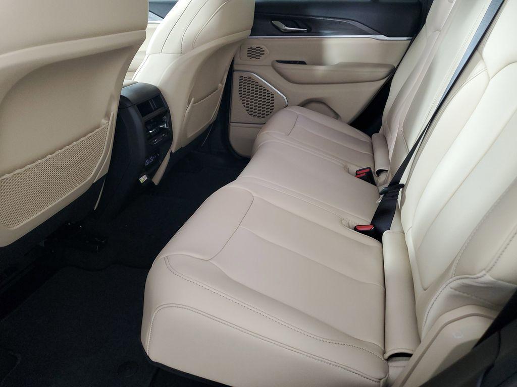 new 2025 Jeep Grand Cherokee car, priced at $48,950