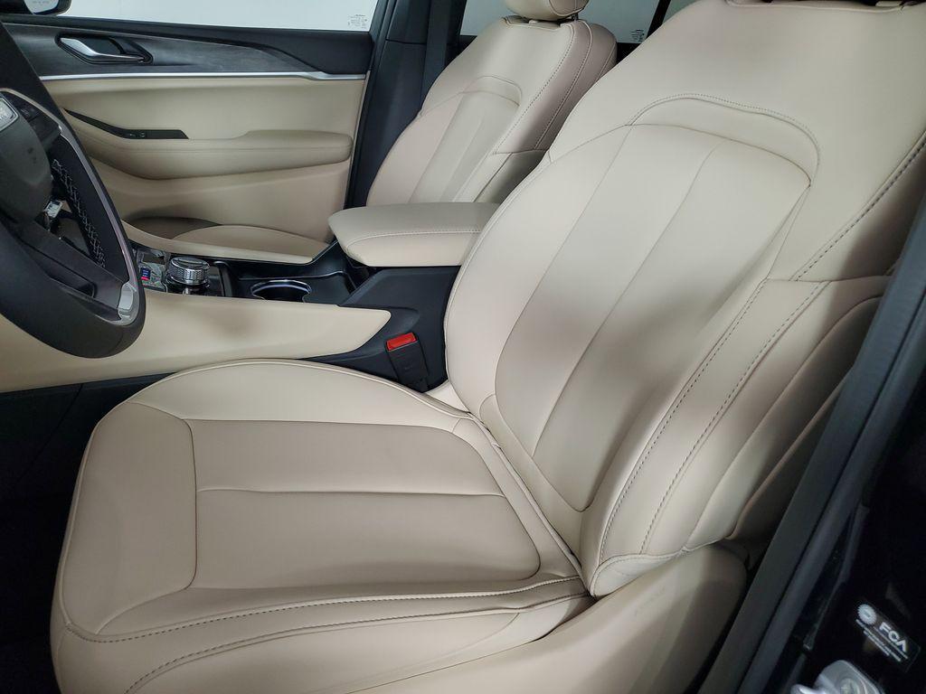 new 2025 Jeep Grand Cherokee car, priced at $48,950