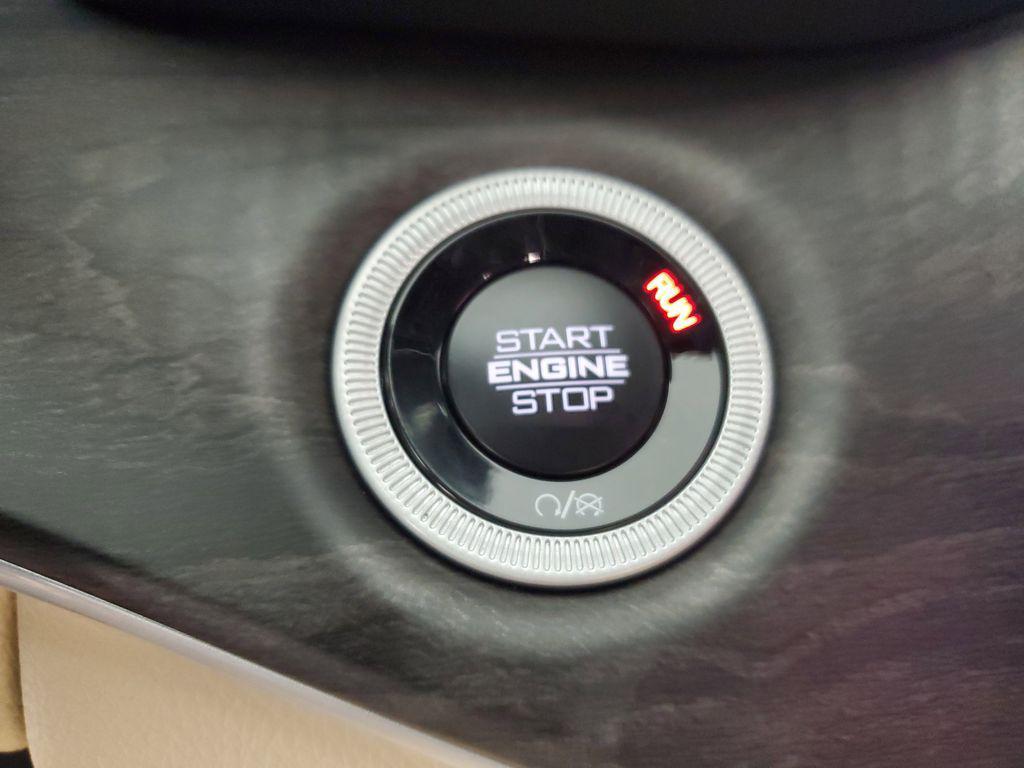 new 2025 Jeep Grand Cherokee car, priced at $48,950