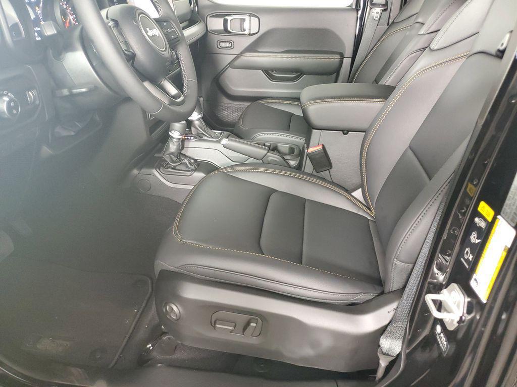 new 2025 Jeep Gladiator car, priced at $45,999