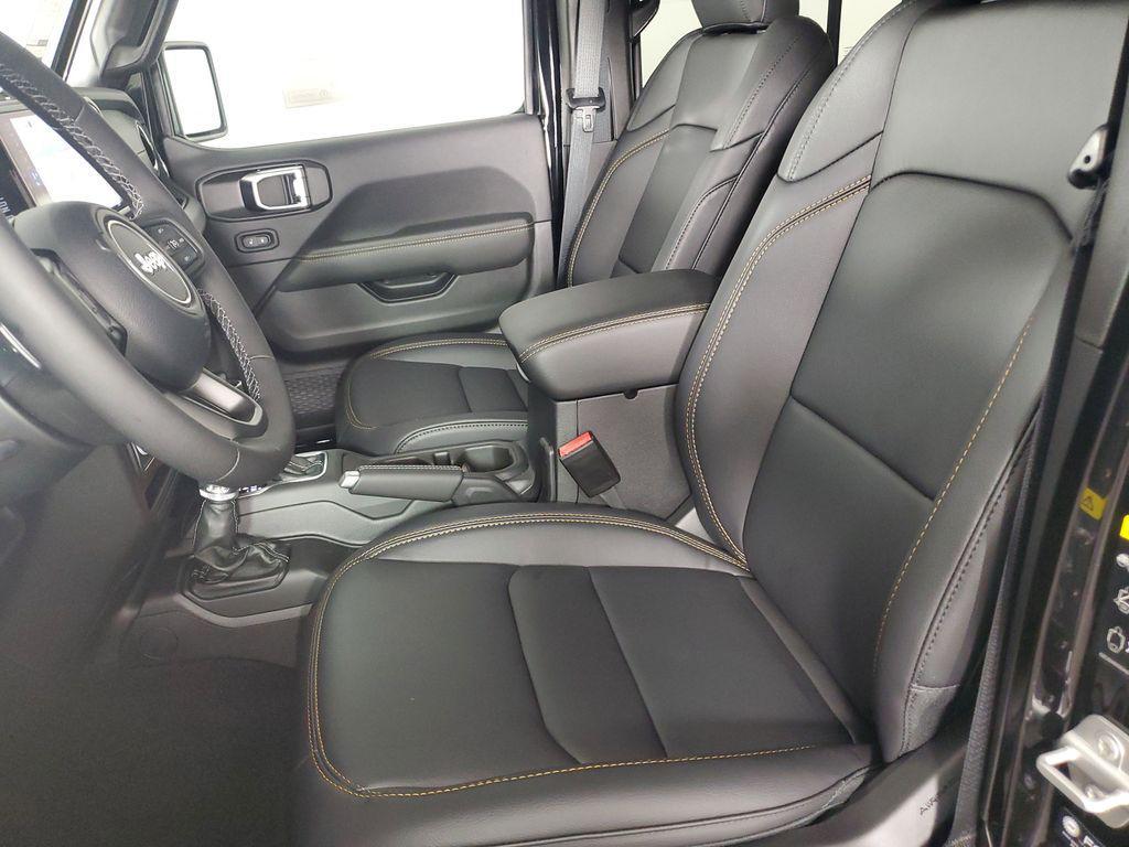 new 2025 Jeep Gladiator car, priced at $45,999