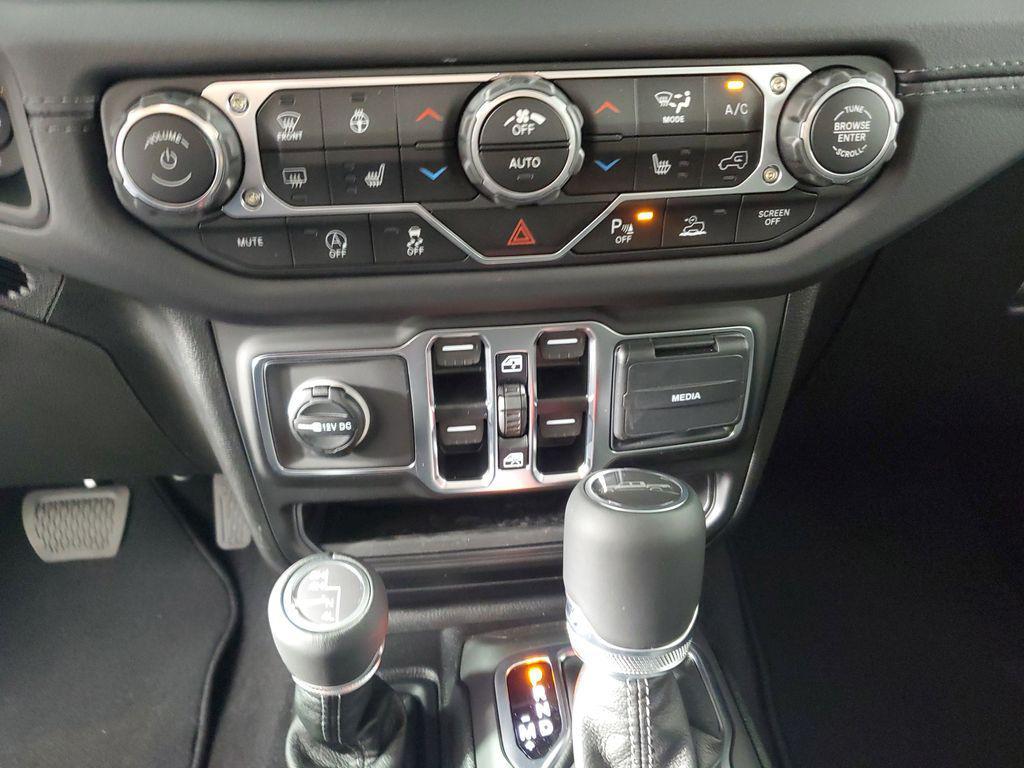 new 2025 Jeep Gladiator car, priced at $45,999