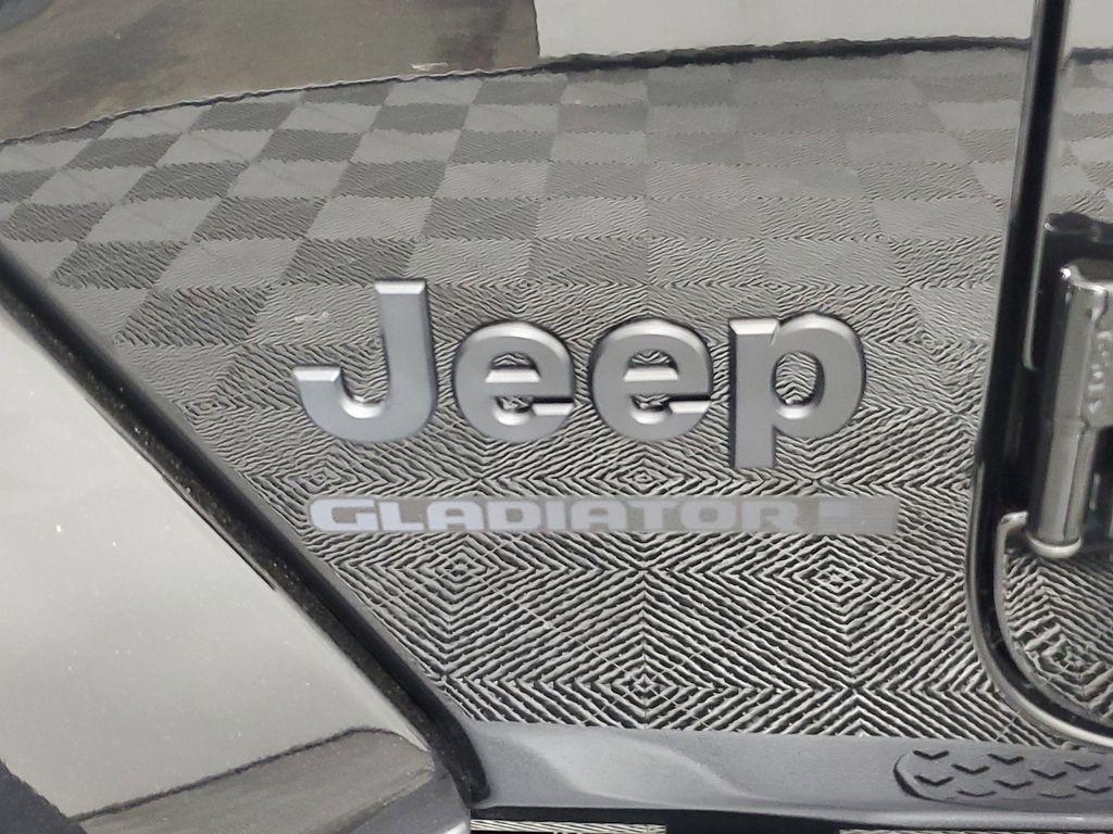 new 2025 Jeep Gladiator car, priced at $45,999