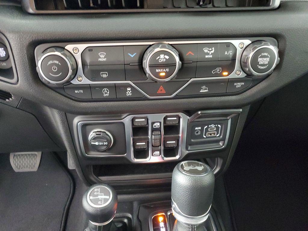 new 2025 Jeep Wrangler car, priced at $36,450