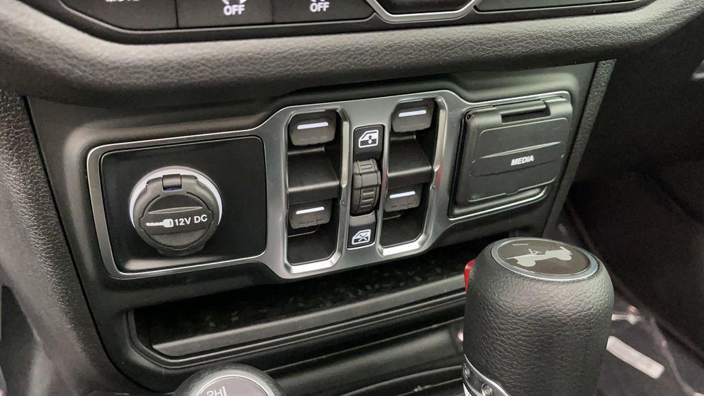 new 2025 Jeep Wrangler car, priced at $40,950
