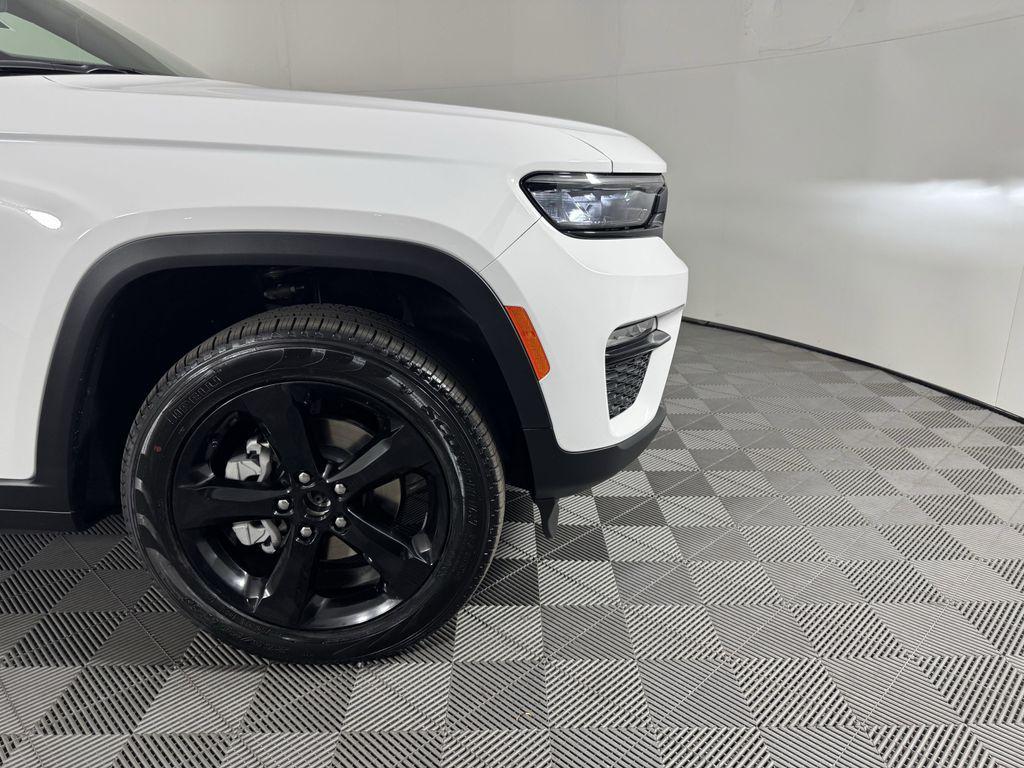 new 2025 Jeep Grand Cherokee car, priced at $48,550