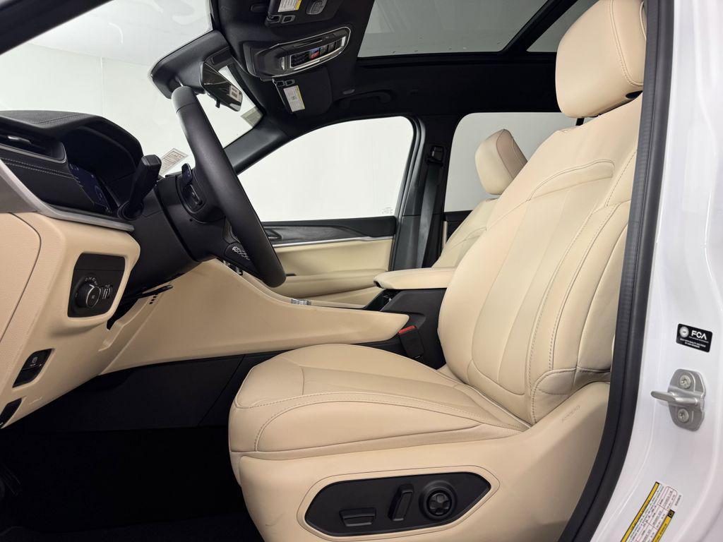 new 2025 Jeep Grand Cherokee car, priced at $48,550