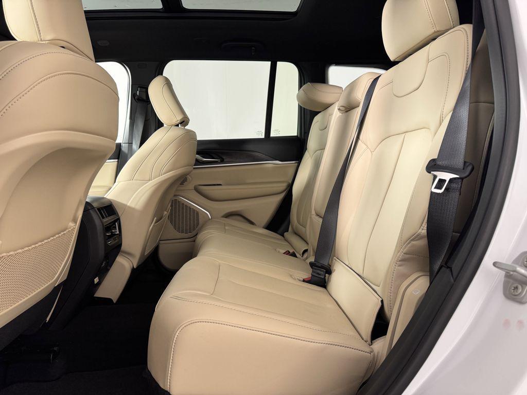 new 2025 Jeep Grand Cherokee car, priced at $48,550