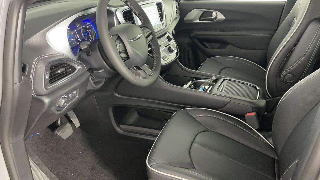 new 2025 Chrysler Pacifica car, priced at $47,750
