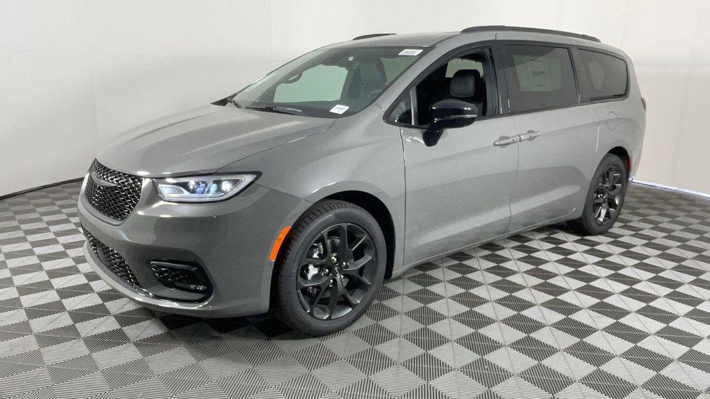 new 2025 Chrysler Pacifica car, priced at $47,750