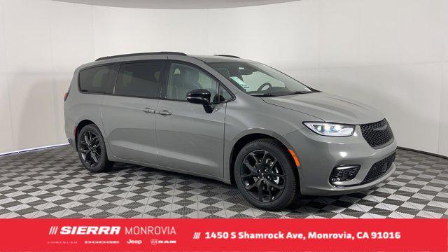 new 2025 Chrysler Pacifica car, priced at $53,040