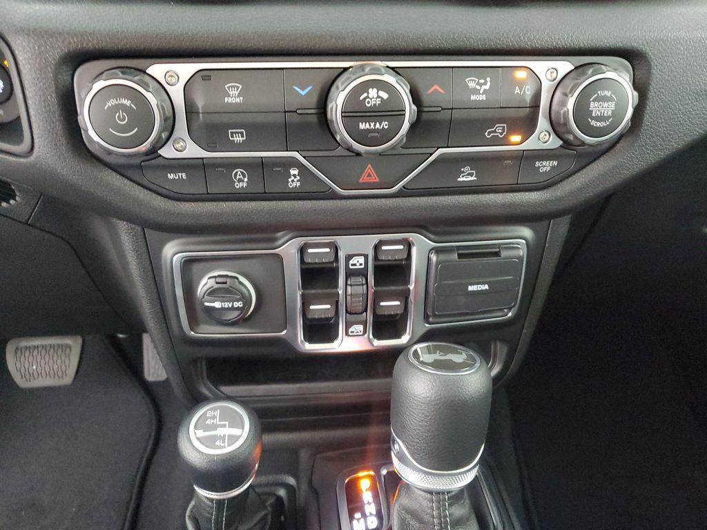 new 2025 Jeep Wrangler car, priced at $37,350