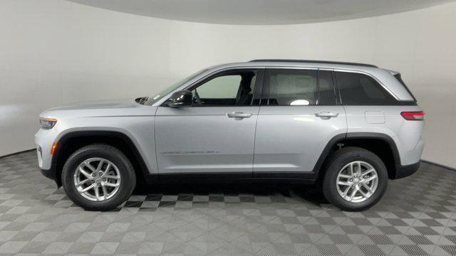 new 2025 Jeep Grand Cherokee car, priced at $40,175