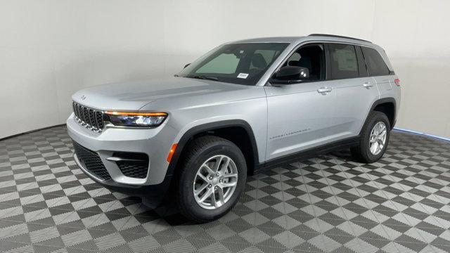 new 2025 Jeep Grand Cherokee car, priced at $40,175