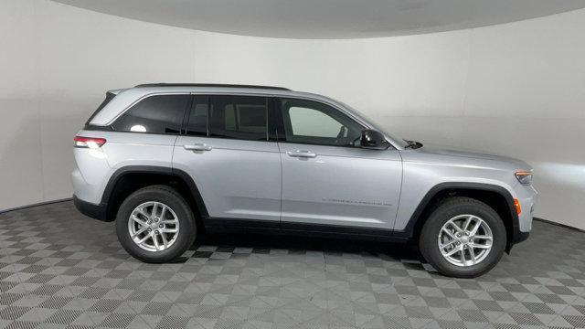 new 2025 Jeep Grand Cherokee car, priced at $40,175