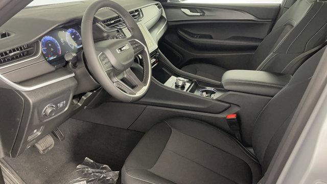 new 2025 Jeep Grand Cherokee car, priced at $40,175