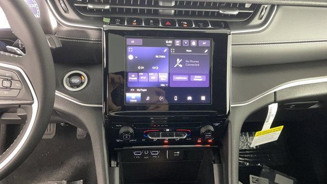 new 2025 Jeep Grand Cherokee car, priced at $40,175