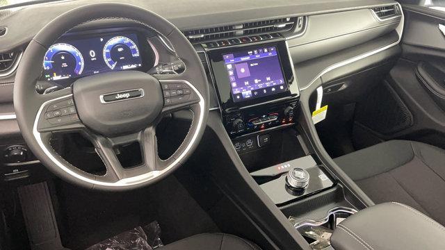 new 2025 Jeep Grand Cherokee car, priced at $40,175