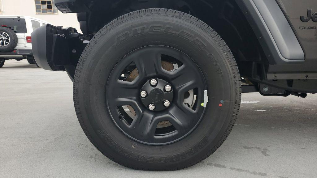 new 2026 Jeep Gladiator car, priced at $45,095