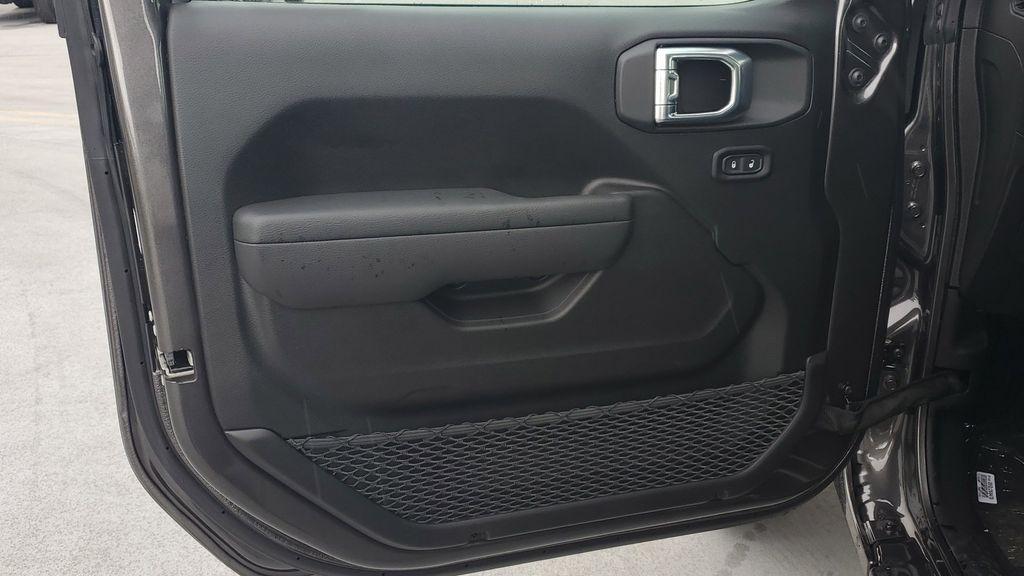 new 2026 Jeep Gladiator car, priced at $45,095