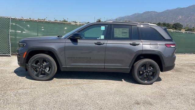 new 2024 Jeep Grand Cherokee car, priced at $47,175