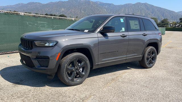 new 2024 Jeep Grand Cherokee car, priced at $47,175