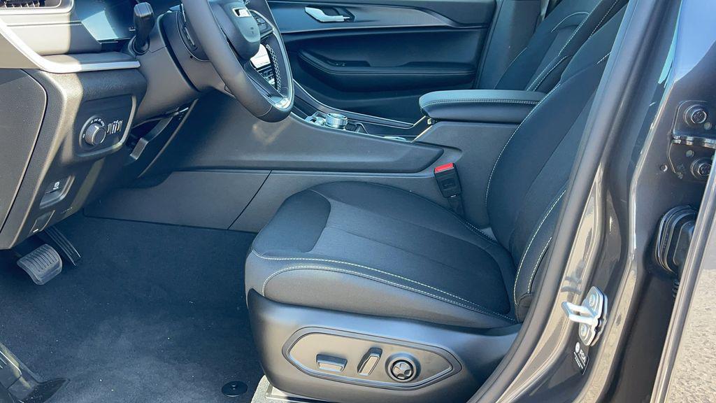 new 2024 Jeep Grand Cherokee L car, priced at $34,995