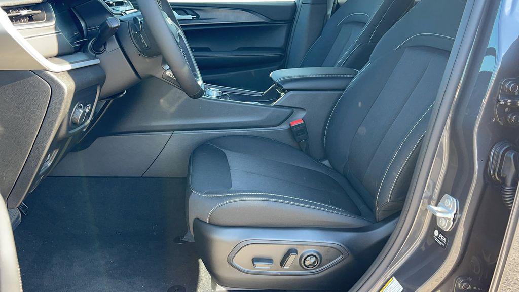 new 2024 Jeep Grand Cherokee L car, priced at $34,995