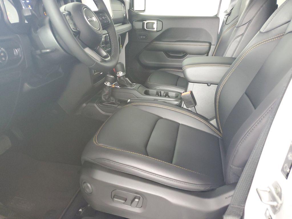 new 2025 Jeep Gladiator car, priced at $45,950
