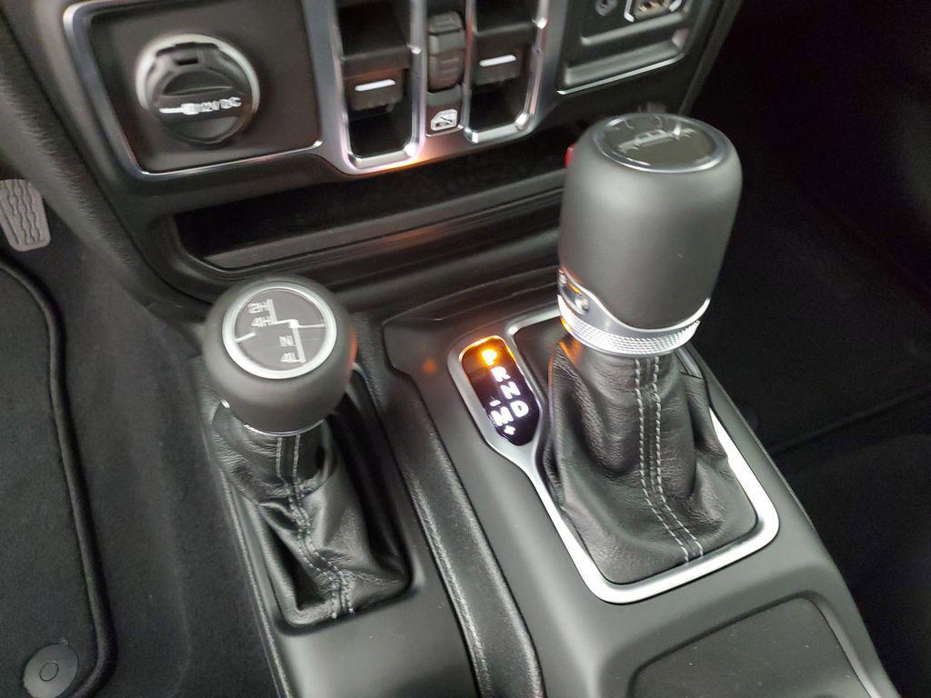 new 2025 Jeep Gladiator car, priced at $45,950
