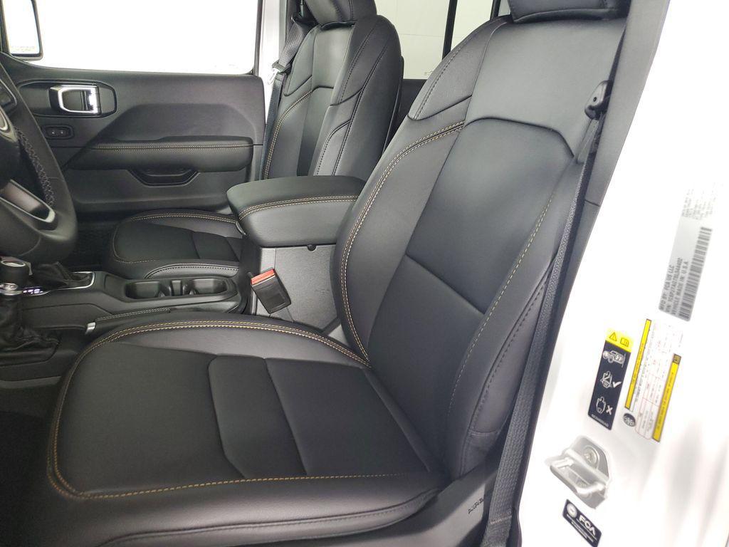 new 2025 Jeep Gladiator car, priced at $45,950