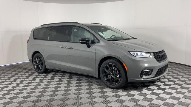 new 2025 Chrysler Pacifica car, priced at $53,040