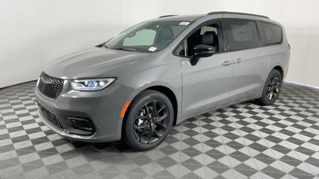 new 2025 Chrysler Pacifica car, priced at $53,040