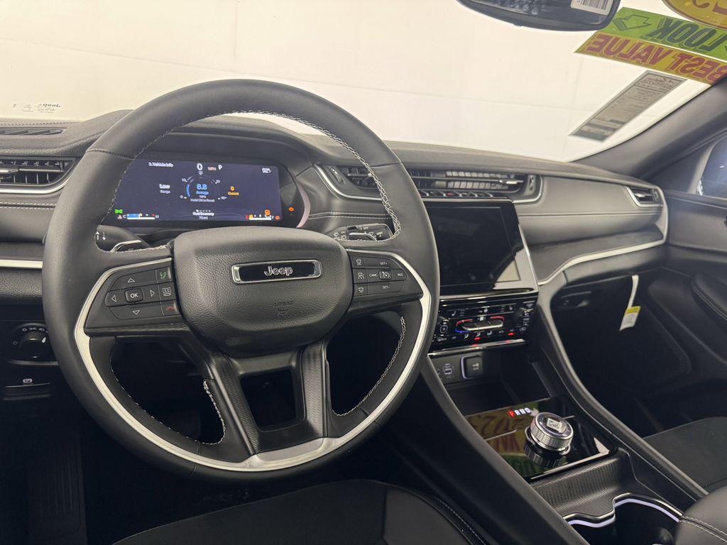 new 2024 Jeep Grand Cherokee L car, priced at $38,995