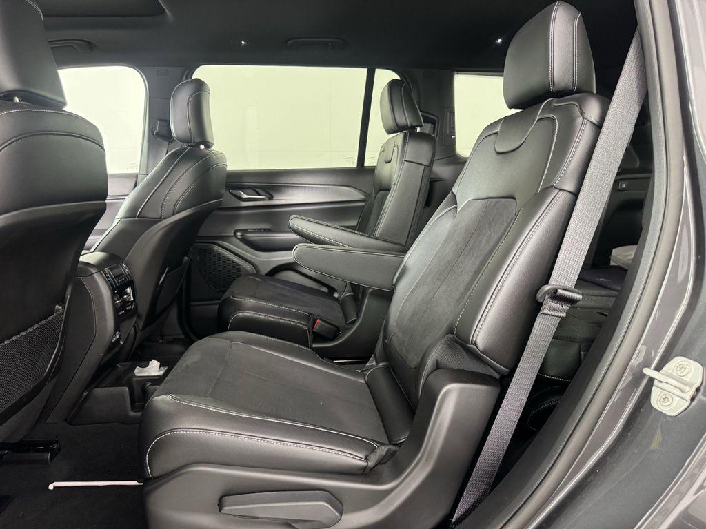 new 2024 Jeep Grand Cherokee L car, priced at $38,995
