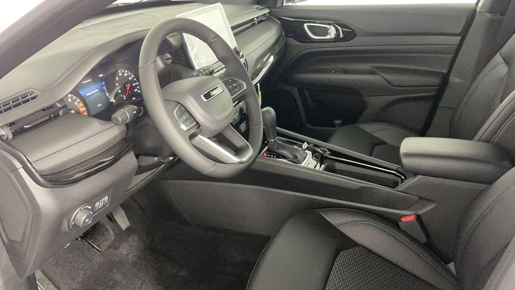 new 2025 Jeep Compass car, priced at $28,750