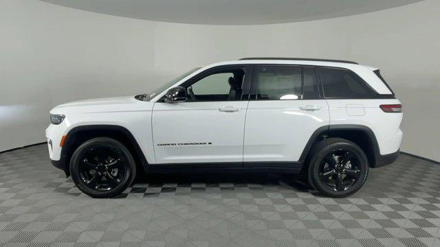 new 2025 Jeep Grand Cherokee car, priced at $46,575