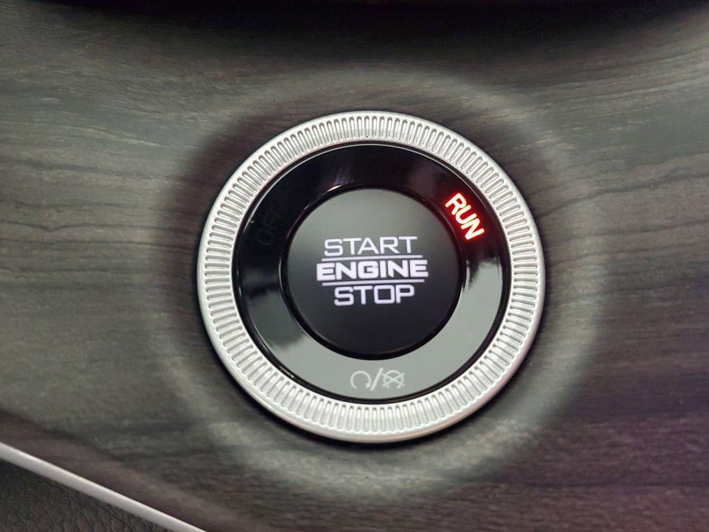 new 2025 Jeep Grand Cherokee car, priced at $49,300