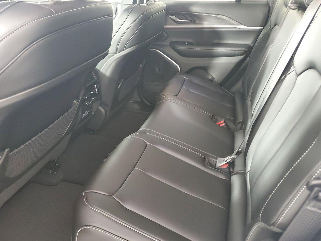 new 2025 Jeep Grand Cherokee car, priced at $49,300