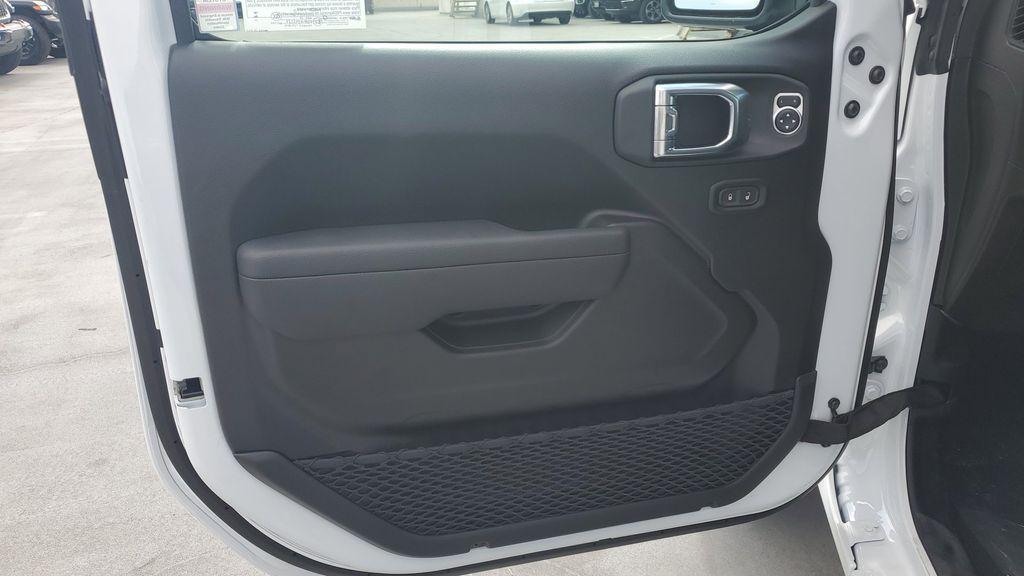 new 2025 Jeep Wrangler car, priced at $46,585