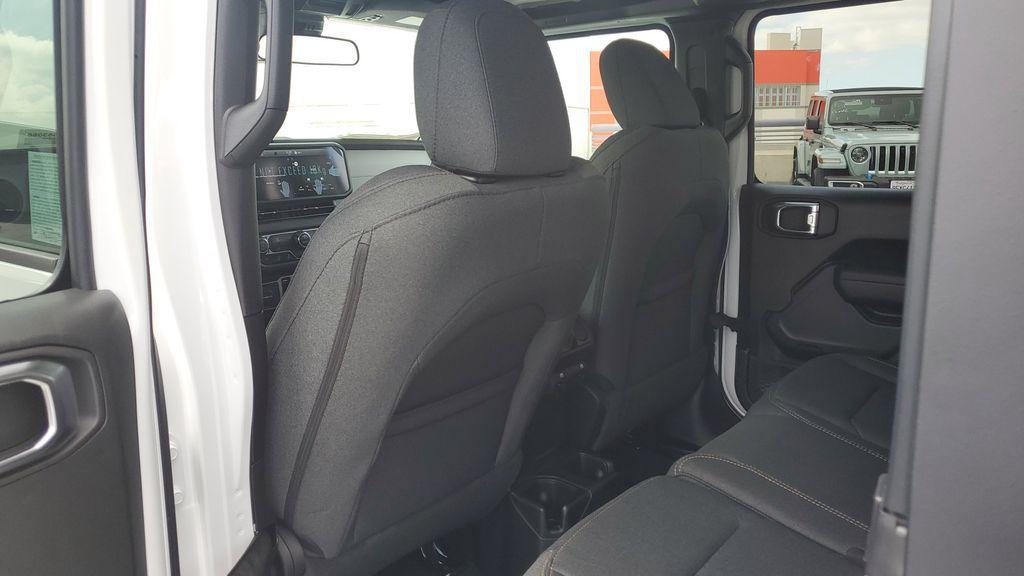 new 2025 Jeep Wrangler car, priced at $46,585